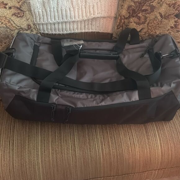 NWT - High Sierra 60L Essential Duffel Bag -
Mercury/Black - Picture 5 of 16